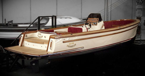 舷内小快艇 - 31 TRENDER - Moonday Yachts - 开放式 / 中央控制台 / 传统型