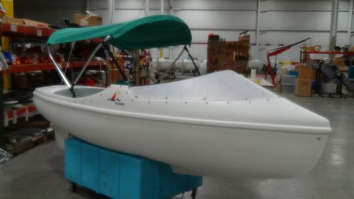 3人座脚踏船 - ESCAPADE LOW WINDSHIELD - Nauticraft Corporation