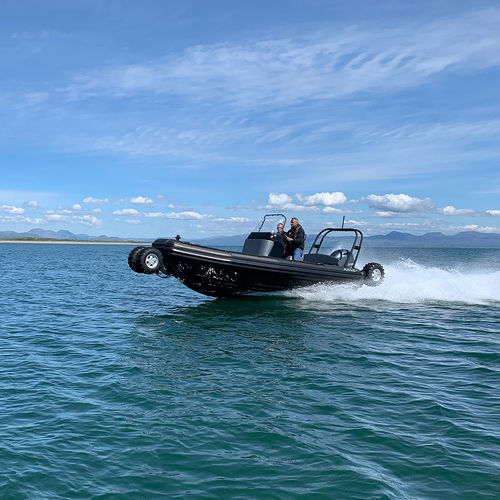 水陆两用充气艇 - 7.1 M - ASIS BOATS - 舷外 / 半硬式 / 中央控制台