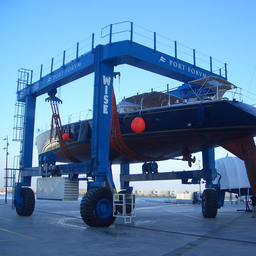 四轮驱动船艇搬运机 - Wise Boat Hoists - 带宽度可调横梁