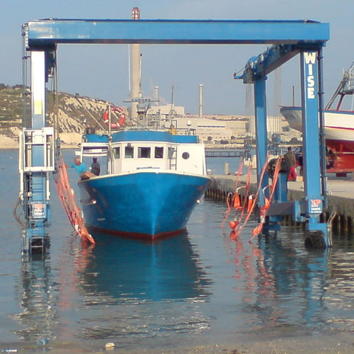四轮驱动船艇搬运机 - Wise Boat Hoists - 水陆两用