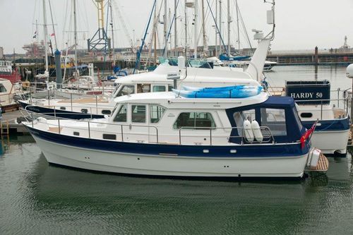 舷内快艇 - HARDY 36DS - Hardy Marine - 柴油 / 双引擎 / 半排水体