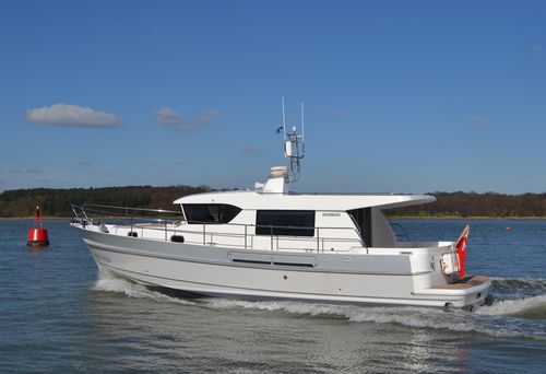 舷内快艇 - HARDY 40DS - Hardy Marine - 柴油 / 半排水体 / 封闭式驾驶舱