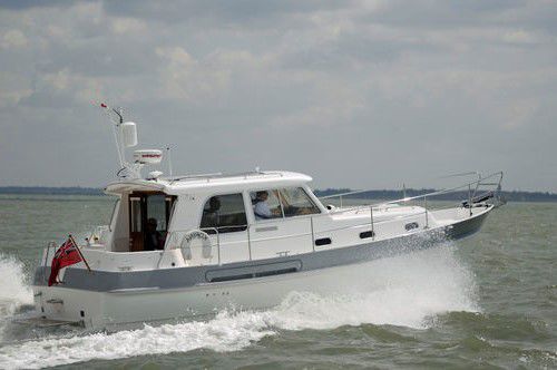 舷内快艇 - HARDY 32DS - Hardy Marine - 柴油 / 双引擎 / 半排水体