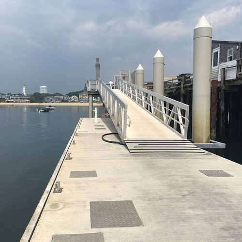 浮桥舷梯 - SF MARINA - 漂浮 / 电镀钢 / 定制