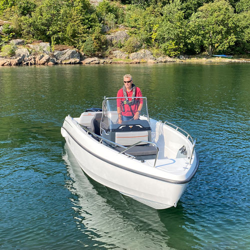 舷外敞开艇 - 550 R - Bella Boats Oy - 中央控制台 / 滑水 / 钓鱼运动