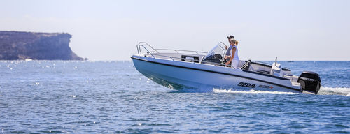 舷外敞开艇 - 600 R - Bella Boats Oy - 中央控制台 / 滑水 / 钓鱼运动