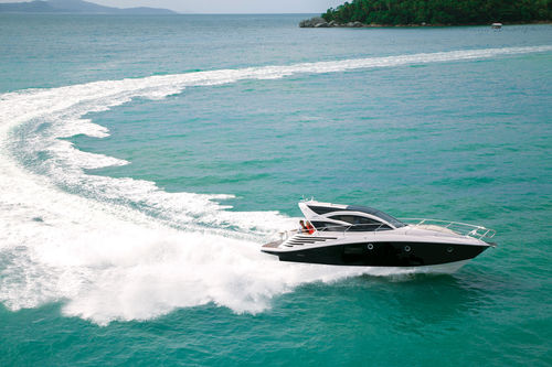 舷内快艇 - F400 GRAN COUPÉ - FIBRAFORT BOATS BRAZIL - 硬顶 / 最多容纳 14 人 / 2舱