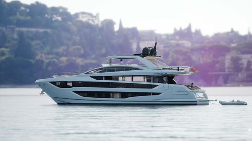 运动机动游艇 - 82 - Pearl Motor Yachts Limited - 飞桥 / 高台驾驶室 / 4舱