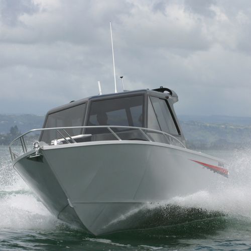 舷内舱房游艇 - Cobra 850 - AMF Boat Company - 硬顶 / 封闭式驾驶舱 / 钓鱼运动