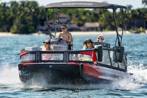 三体船浮桥船 - SWITCH® S - Sea-doo - 舷内 / 开放式 / 侧边控制台