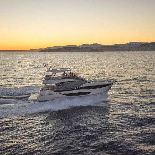 飞桥机动游艇 - F5.7 - Prestige Yachts - 巡游 / 硬顶 / 舷内