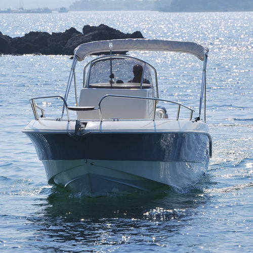 舷外敞开艇 - BRAVA 25  - Mingolla Cantiere Nautico srl - 中央控制台 / 最多容纳 10 人 / 日光浴