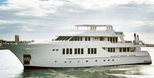 巡游超级游艇 - M/Y Evolve  - Inace - 舵手室 / 排水船体 / 钢