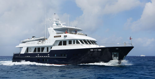 巡游机动游艇 - M/Y Boundless - Inace - 飞桥 / 排水船体 / 钢