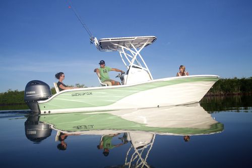 舷外敞开艇 - 206 COMMANDER - Sea Fox Boats - 中央控制台 / 钓鱼运动 / 最多容纳 7 人