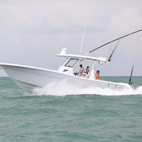 舷外敞开艇 - 368 COMMANDER - Sea Fox Boats - 三引擎 / 中央控制台 / 钓鱼运动