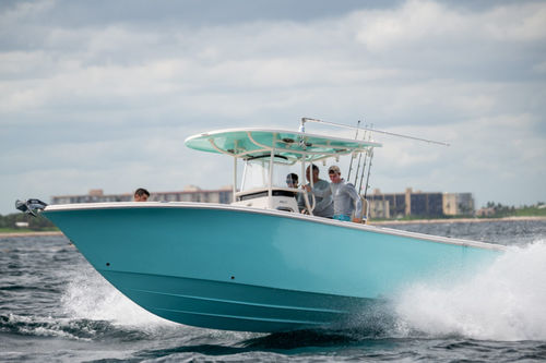 舷外敞开艇 - 30 HFC CC - Sea Chaser - 中央控制台 / 玻璃纤维