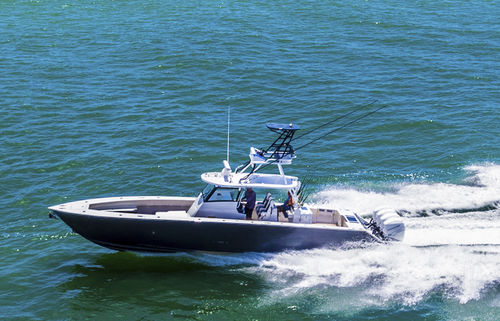 舷外敞开艇 - 42 FEARLESS - Metal Shark Aluminum Boats - 四引擎 / 中央控制台 / 飞桥