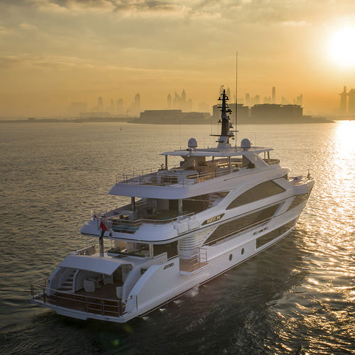 巡游超级游艇 - 140 - Majesty Yachts - 飞桥 / 舵手室 / 轴驱动