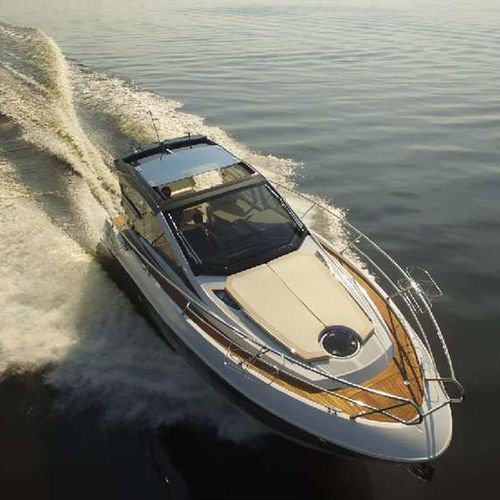舷内快艇 - 33 HT - Cobrey Yachts - 双引擎 / 硬顶 / 运动