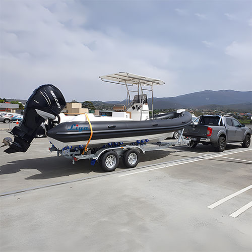 舷外充气艇 - RIB620 - Qingdao Lian Ya Boat Co.,Ltd. - 汽油 / 刚性船体 / 中央控制台