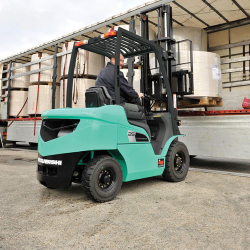 船坞叉车 - FD20-35N3 series - Mitsubishi Forklift Trucks