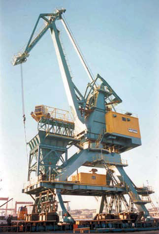 港口起重机 - Hyundai Samho Crane Division - 俯仰臂架式