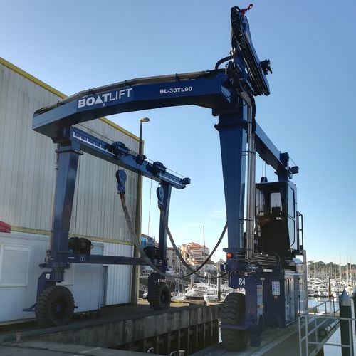 全轮转向船艇搬运机 - BL30TL-90°RCG - BOAT LIFT - 遥控 / 重载 / 四轮驱动