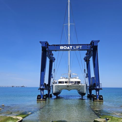 遥控船艇搬运机 - BL220TL CROC - BOAT LIFT - 水陆两用