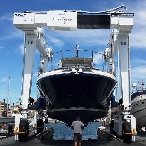遥控船艇搬运机 - BL75TLA - BOAT LIFT - 全轮转向 / 带宽度可调横梁 / 提升