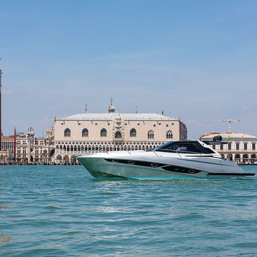 舷内快艇 - PARANÀ 38 - RIO YACHTS - 柴油 / 双引擎 / 硬顶
