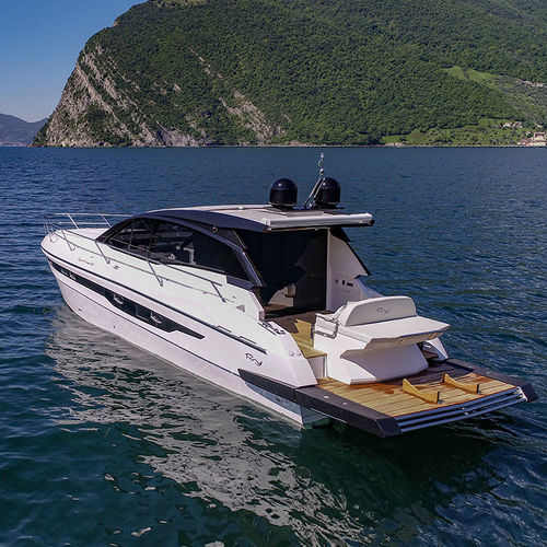 舷内快艇 - COUPÈ 44 - RIO YACHTS - 双引擎 / 舵手室 / 滑水
