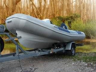 舷外充气艇 - Marlin - 480 - RIKU-Küffer - 半硬式 / 骑乘式控制台 / 用于钓鱼