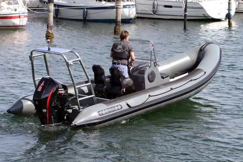 舷外充气艇 - 6.4M - Tornado Boats - RIB / 开放式 / 高性能