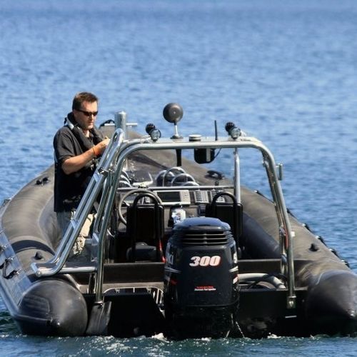 舷外充气艇 - 7.5M MULTI PURPOSE - Tornado Boats - 双引擎 / 半硬式 / 中央控制台