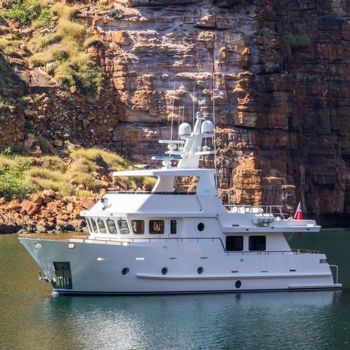 巡游机动游艇 - B 65 - Bering Yachts - 探险 / 飞桥 / 3舱