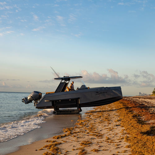 舷外敞开艇 - Sport - Iguana Yachts - 双引擎 / 滑行船身 / 中央控制台