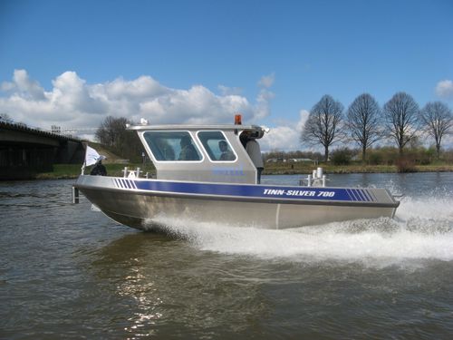 舷外敞开艇 - 700 Cabin - Tinn-Silver aluminium boats - 舷内 / 封闭式驾驶舱 / 铝制