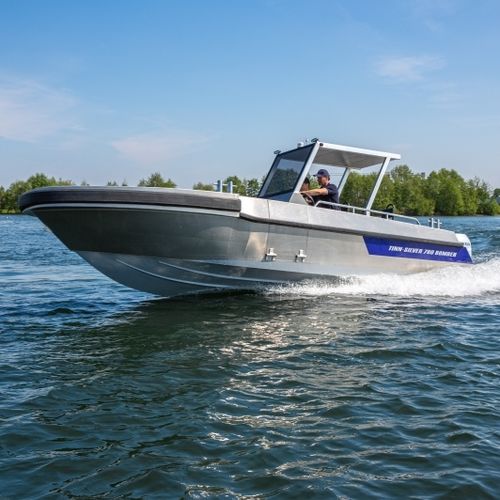 舷外敞开艇 - 780 Bomber - Tinn-Silver aluminium boats - 双引擎 / 封闭式驾驶舱 / 钓鱼运动