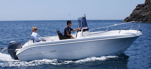 舷外敞开艇 - QX550 - Marine Times Newspaper - 中央控制台 / 休闲 / 用于钓鱼