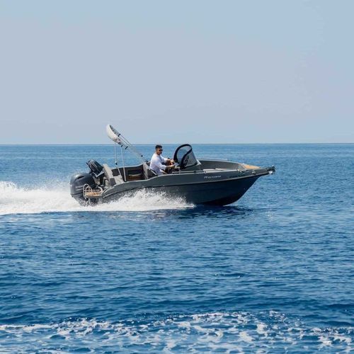 舷外敞开艇 - NIREUS Ω53 ESCAPE - LGK MARINE - 中央控制台 / 最多容纳 8 人 / 日光浴