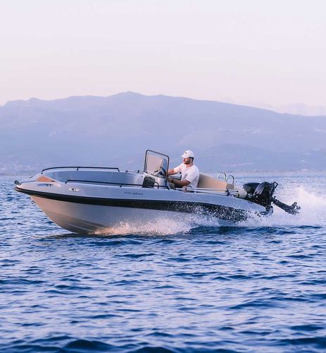 舷外敞开艇 - NIREUS 490 OPTIMA - LGK MARINE - 中央控制台 / 最多容纳 5 人 / 日光浴