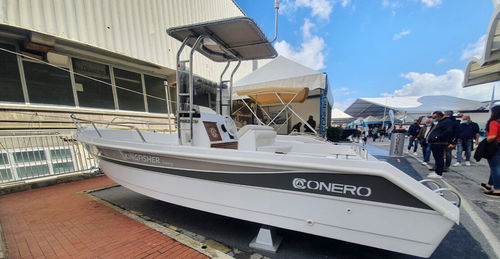 舷外敞开艇 - KINGFISHER LUXURY - SOCIETA' CONERO sas - 中央控制台 / 钓鱼运动 / 玻璃纤维
