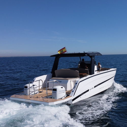 双体船敞开艇 - K 30 - Kattum Yachts - 舷外 / 双引擎 / 中央控制台