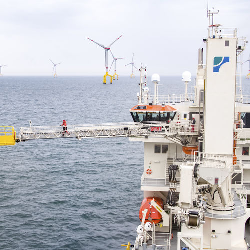 近海供应船舷梯 - Access & Cargo Tower - SMST Designers &  Constructors BV - 伸缩 / 动态补偿 / 液压