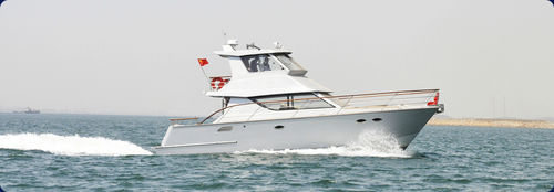 双体快艇 - aurora (dalian) yachts co ltd - 舷内 / 柴油 / 双引擎