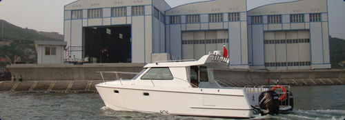 双体快艇 - aurora (dalian) yachts co ltd - 舷内 / 双引擎 / 硬顶