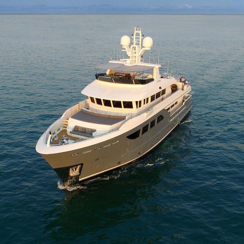 巡游超级游艇 - STORM - Cantiere Delle Marche - 高台驾驶室
