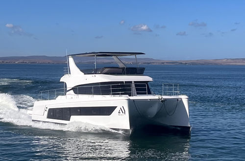 机动双体游艇 - 56MY - AVENTURA YACHTS - 巡游 / 飞桥 / 3舱